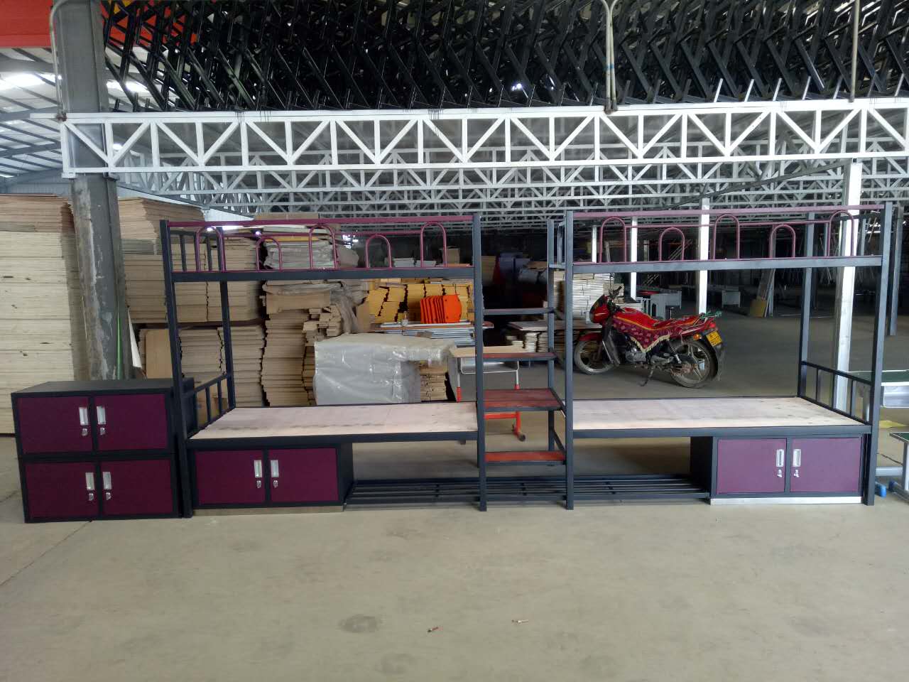 <b>學(xué)生上下床</b>